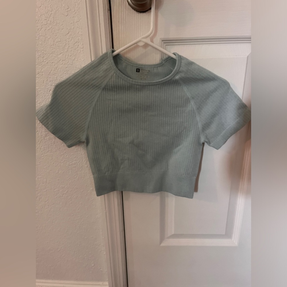 Teal compression workout shirt. Size small.